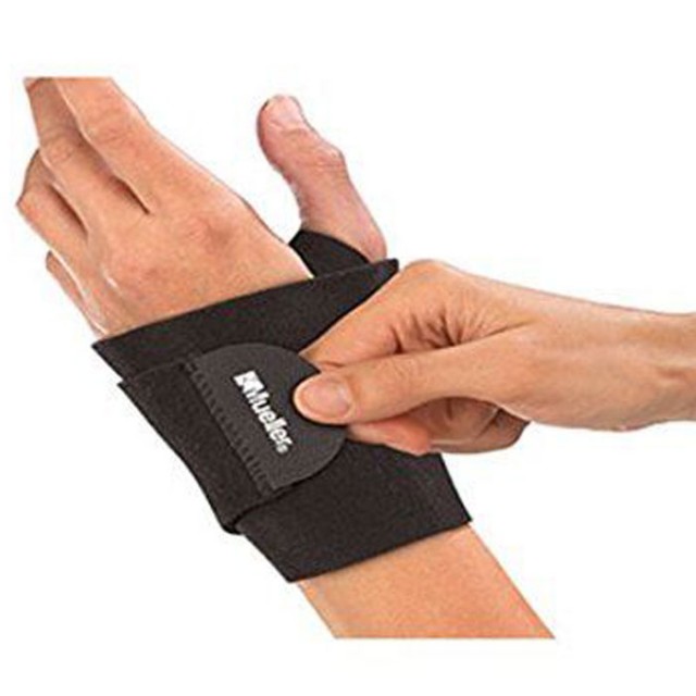 MUELLER- Omotavajući steznik za ručni zglob